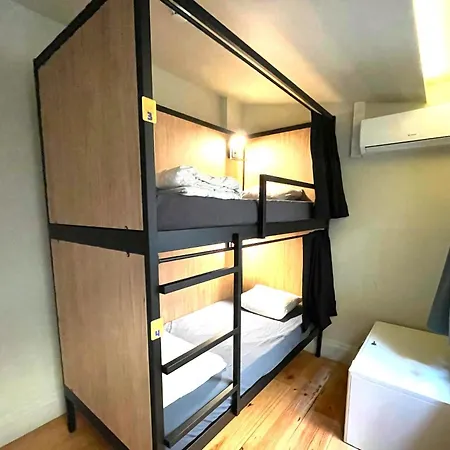 Onefam Ribeira Hostel Porto